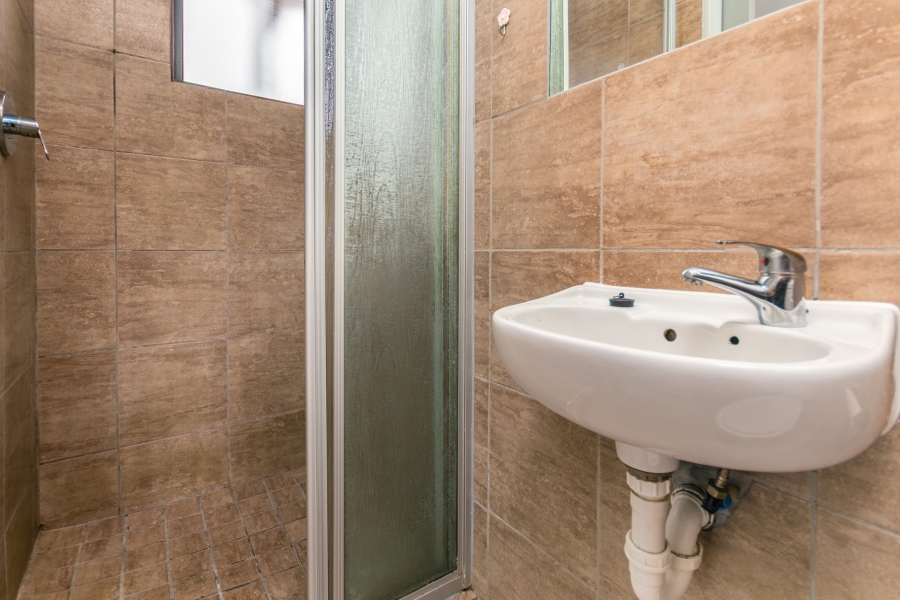 1 Bedroom Property for Sale in Zonnebloem Western Cape